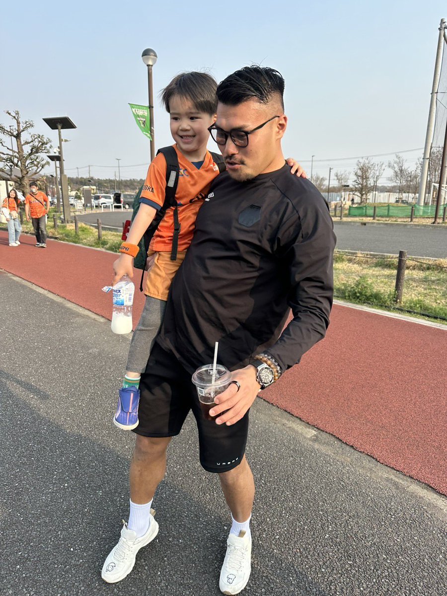 RyoKun37's tweet photo. 三男の心の中は常に「加藤拓己」でした。
拓己君がいたからこそ、元気と勇気を貰ったからこそ、重い病気にも立ち向かい今を元気に過ごせていると言っても過言ではありません。
例えエスパルスのエンブレムを外しても。
三男の心の中の加藤拓己と言う名のエンブレムが外れる事はありません🔥 https://t.co/42soycGlgz