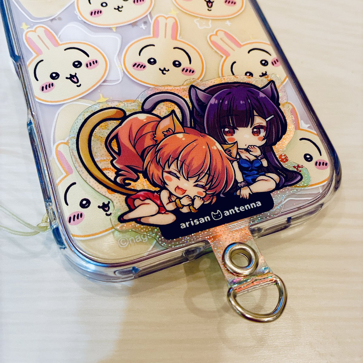 BREAKキャットのスマホホルダー、こんな感じです🥰ケースに挟んでネックストラップを付けられるやつです‼️ 