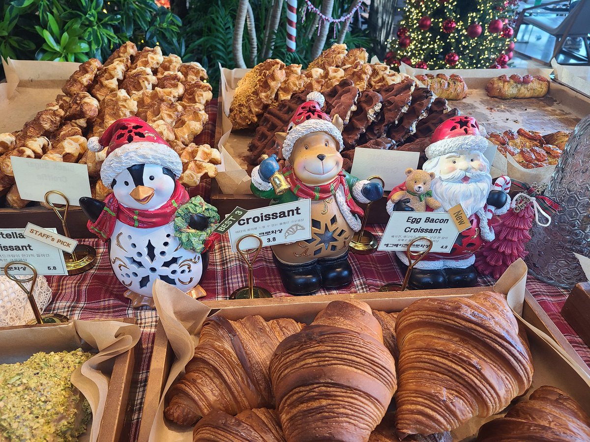 dooit___'s tweet photo. 작년🎄🎅🥐 https://t.co/afi9mXaQFz