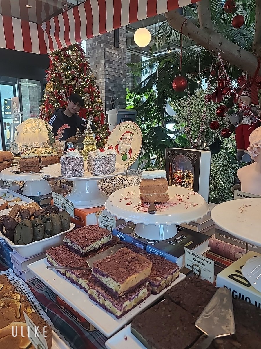 dooit___'s tweet photo. 작년🎄🎅🥐 https://t.co/afi9mXaQFz