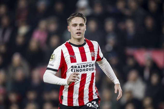 reynaresmi's tweet photo. Fenerbahçe, prensip anlaşmasına vardığı Joey Veerman için PSV’ye 18M€ teklif etmişti, sonrasında görüşmeler "an itibarıyla" durdu. Fenerbahçe son değerlendirmeleri yapıyor. https://t.co/xFml4Pnp6S