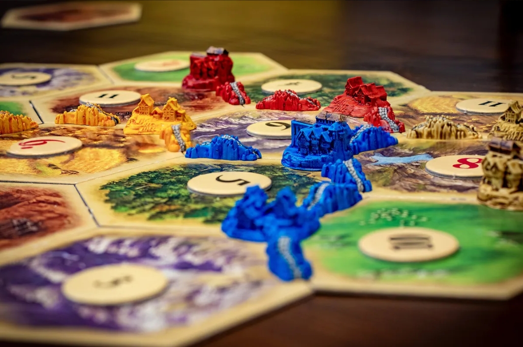 TakeWatchGo's tweet image. ボードゲームの「交渉」とは？1/2(対談記事)
カタン(1995)からジョンカンパニー(2022)まで、交渉系ボードゲームの魅力を読解する