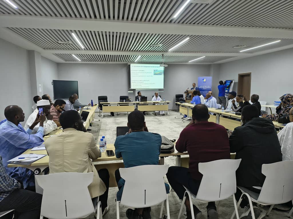 [#RASLiM] A three-day capacity-building workshop for #RASLiM members runs until December 24, focusing on ocean governance, marine risk management, and nature-based solutions. 

By empowering civil society today, the <a href="/prcmarine/">PRCM</a>  safeguards Mauritania’s coast for tomorrow.