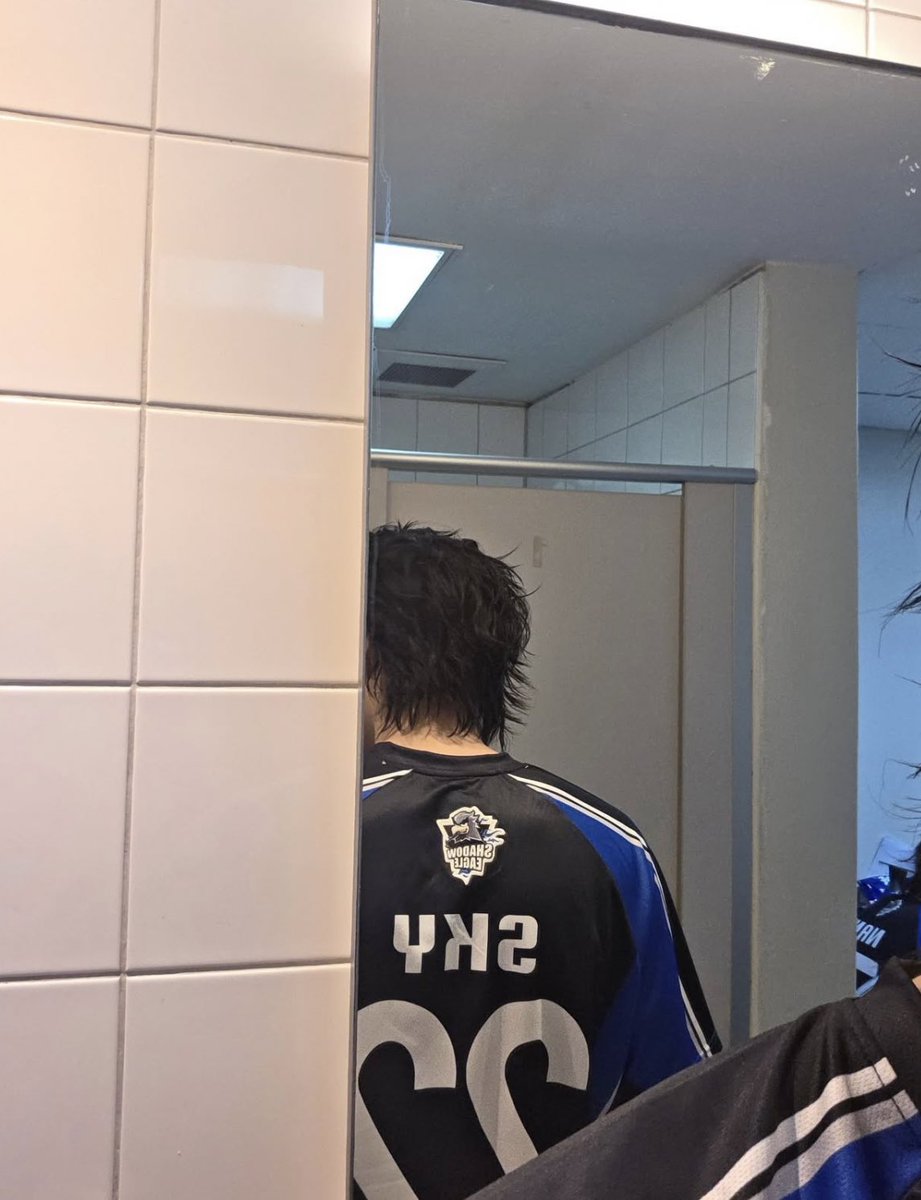 ซานิตี้ที่รอสกายลงรูปแลกเสื้อทุกวัน
สกาย :