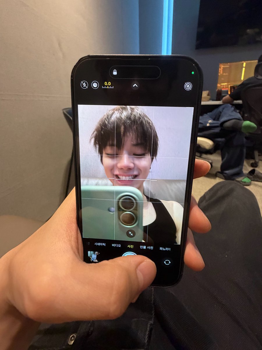 lngshotpics's tweet photo. ohyul weverse update💬

hi, this is ohyul🙋‍♂️
we’re now on weverse
please take good care of us‼️‼️
lngshot4sho!👋

#LNGSHOT #롱샷 https://t.co/NvlfGRA5VP