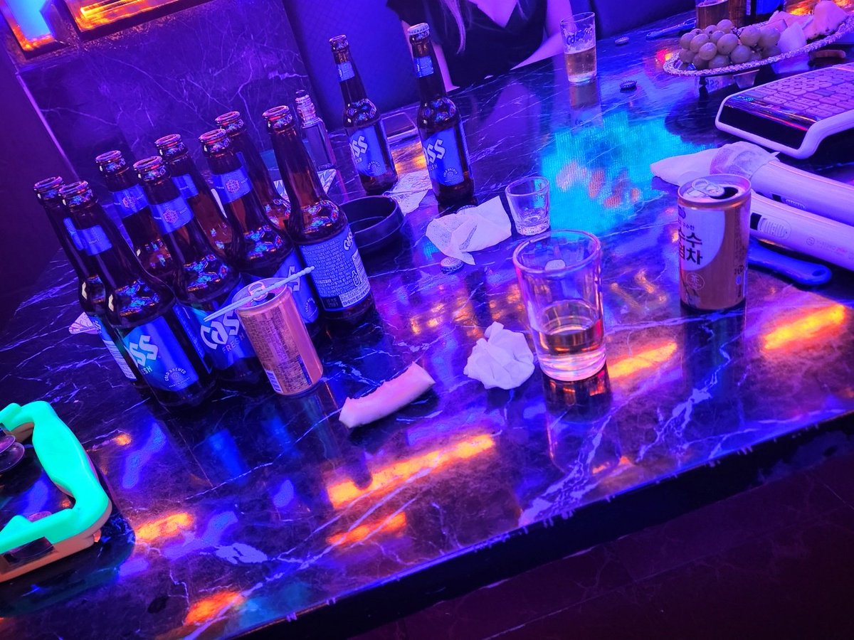 윰윰 생일 선물로 ㅎㅇ오랍이 한턱 쏘신 덕에 ~

다국적 체험을 .. (<- 땀땀 ;;)

영업 시간에 자리 비워 죄송했어요 (__)a