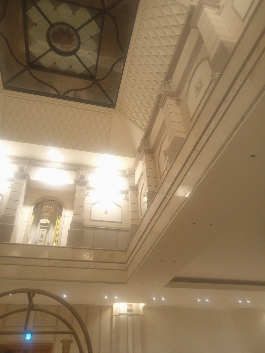 QpNiWeqkshAHFdk's tweet photo. クリスマスイブイブで天井が高いレストランで記念日ディナーをしてきました

店��も広くクラシックを聴きながらの上質な時間を過ごしました

肉も噛み切れて上等でした https://t.co/XrmVa3U6CV