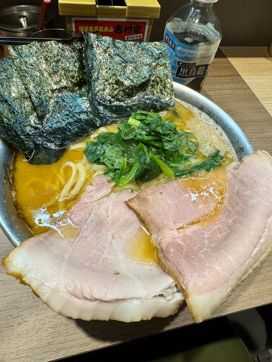 ice_orangebay's tweet photo. 野球オフシーズンですし、リニューアルオープンした直系の末廣家行ってきました。

チャーシュー塊もちゃんと持ち帰りました。
#家系ラーメン #末廣家 https://t.co/nLwkrjJnh6