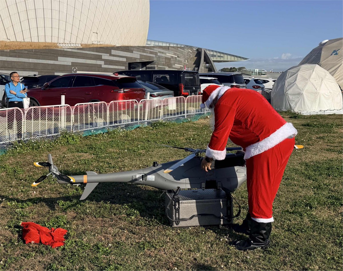 ZIYAN_UAS's tweet photo. The Christmas gifts are ready 🎁🚁
Delivered straight to you by ZIYAN 𝗚𝗿𝗲𝘆 𝗪𝗵𝗮𝗹𝗲 𝗚𝟭!

A reliable heavy-lift UAV ensuring every gift arrives safely and on time.

#ChristmasReady #GreyWhaleG1 #UAVLogistics #SmartDelivery #ZIYAN https://t.co/SXvUrbn5hh
