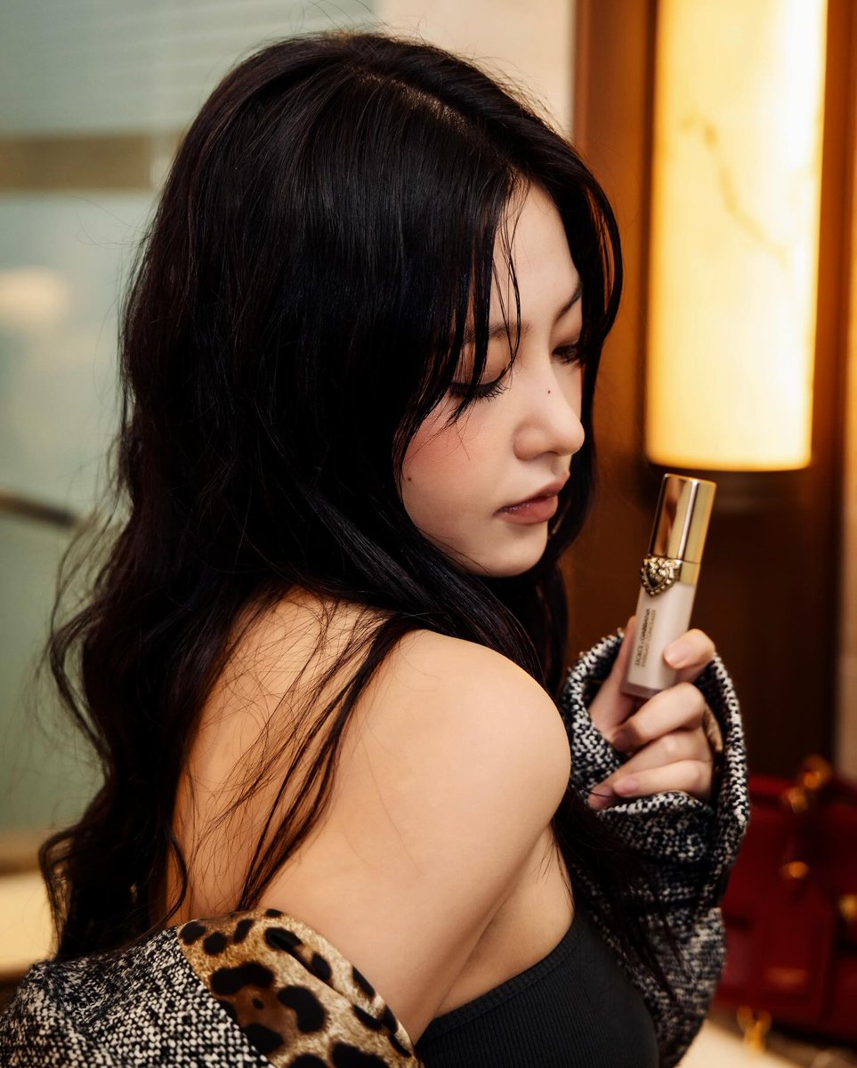 KIMYERIM_INTL's tweet photo. [IG] 251223 KIM YERIM (yerimiese) Instagram update

“@.dolcegabbana_beauty
#DGBeauty
#DGMakeup
#DGDevotion”

https://t.co/Jk92n5WlCV
#YERI #예리 #KIMYERIM #김예림 https://t.co/Qf0fhmFaWj