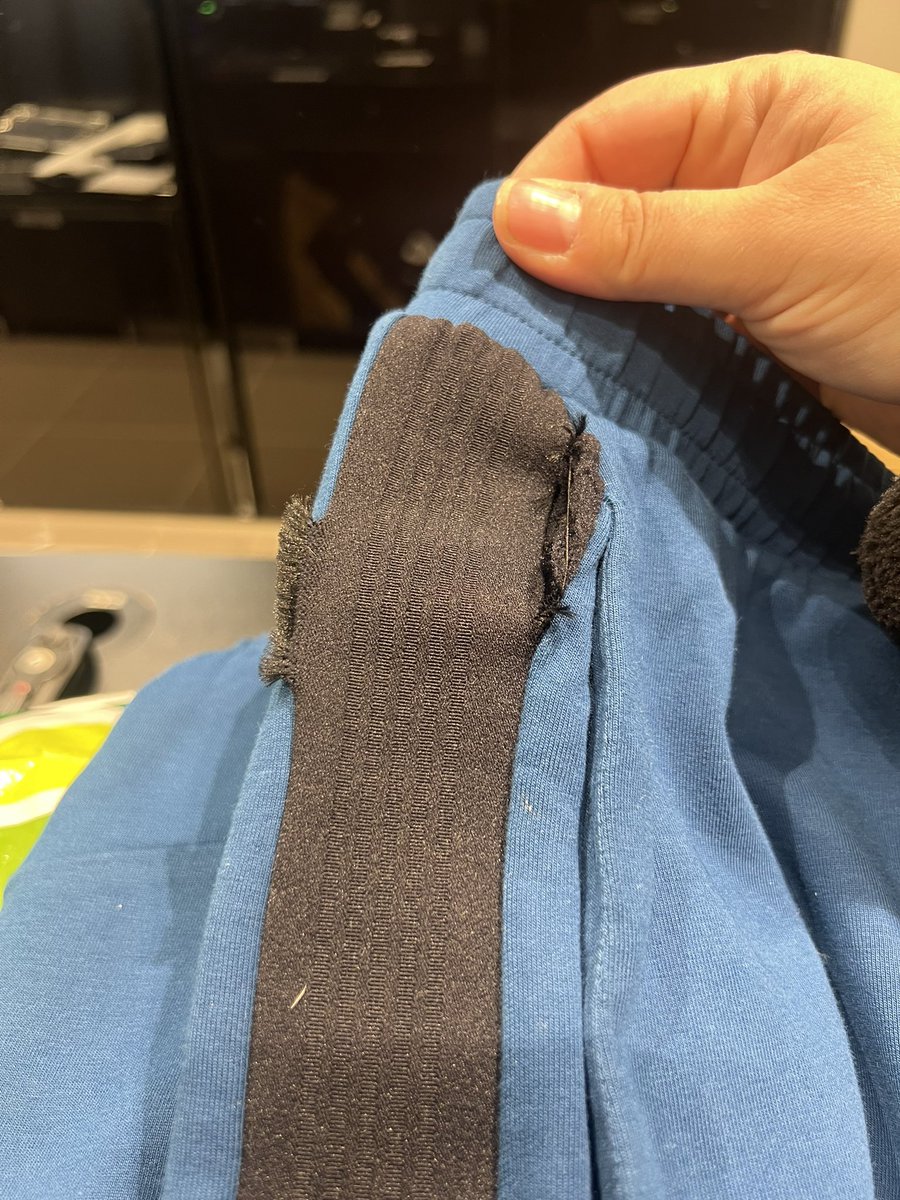 SBehdoost's tweet photo. Imagine purchasing a £300 tracksuit only for it to fall apart at the seams after two wears &amp; @HUGOBOSS gunwharf refuses to even acknowledge you as a customer - palms you off to customer service number who say they have to deal with it &amp; the store staff refuse to speak to them https://t.co/2mfyqT7kNh