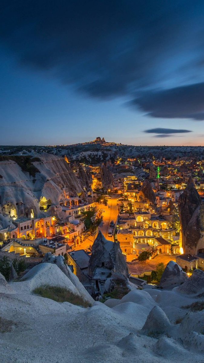 malak00a65's tweet image. #زود_متابعين_وترند_O56З2б8б79
كابادوكيا 🇹🇷
مدينة تحلّق فيها الأحلام قبل المناطيد 🎈
تضاريس فريدة، كهوف تاريخية، وشروق شمس ما يتكرر 🌄
تجربة ما تنوصف… تنعاش 💫
#كابادوكيا #تركيا #سياحة #مناطيد #سفر