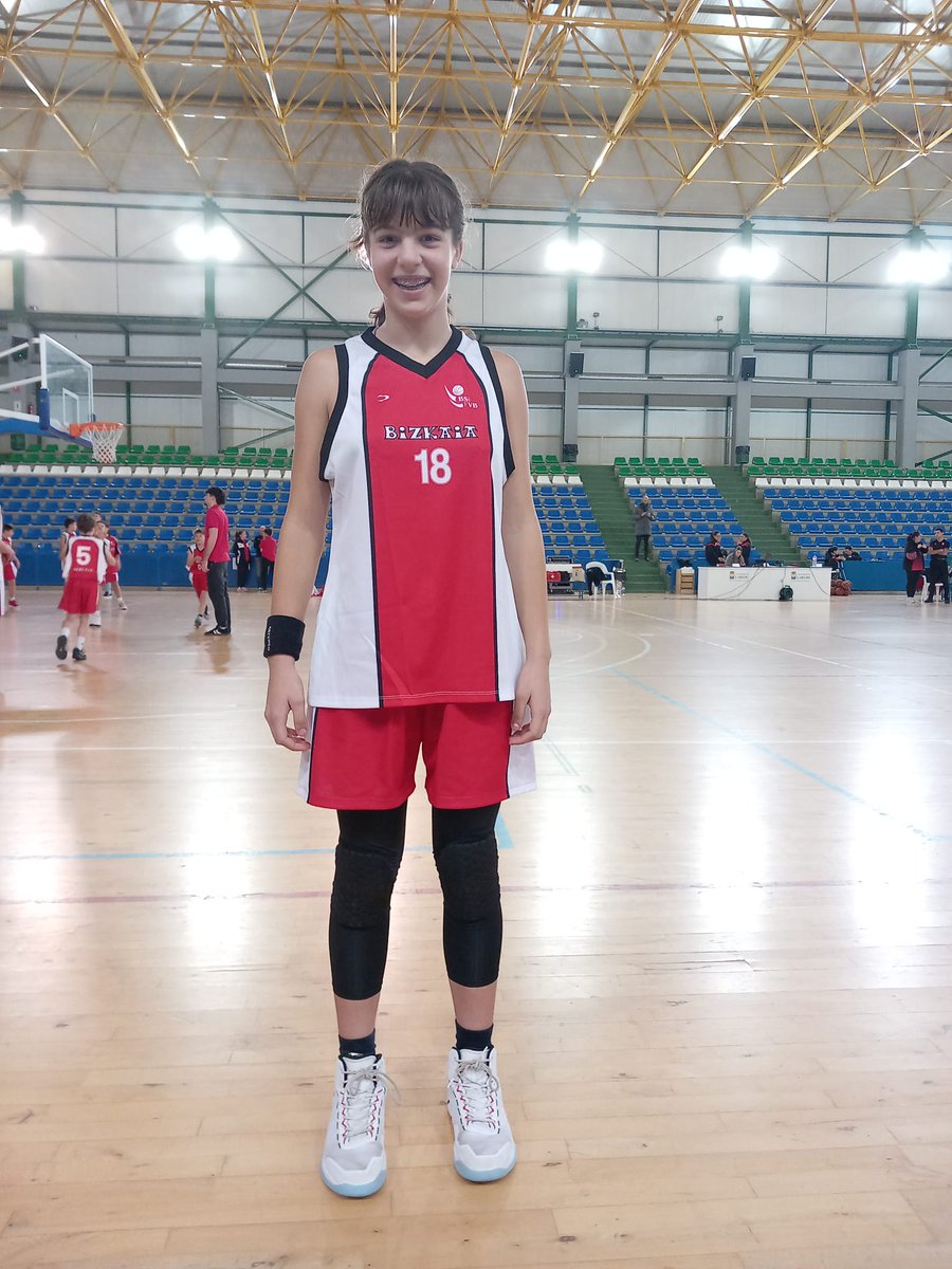 Amalur Martinez (2014) Bizkaiko Selekzioarekin arituko da Euskal Herriko Txapelketan, abenduak 27 eta 28, Gasteizen. Gure klubetik Bizkaiko Selekziora joaten den lehen jokalaria izanik. ZORIONAK AMALUR, lanak bere emaitzak dakartza. 1,2,3... UK!