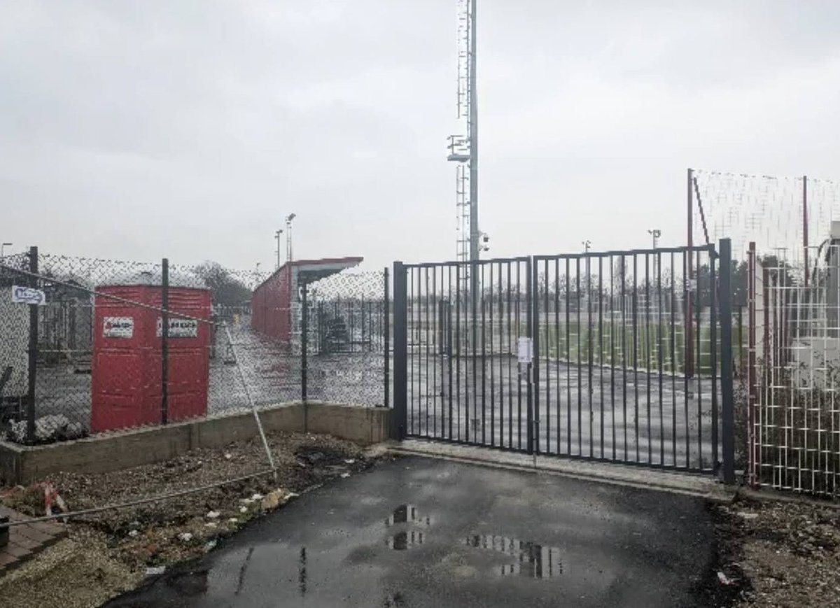 torien1906's tweet image. Sono bastati due vittorie per buttare un po' di fumo negli occhi. 22/12/25 questa è la situazione del campo Robaldo. Cantiere ancora in alto mare. Anche per Gennaio sarà difficile vederlo ultimato.
#sft #Robaldo