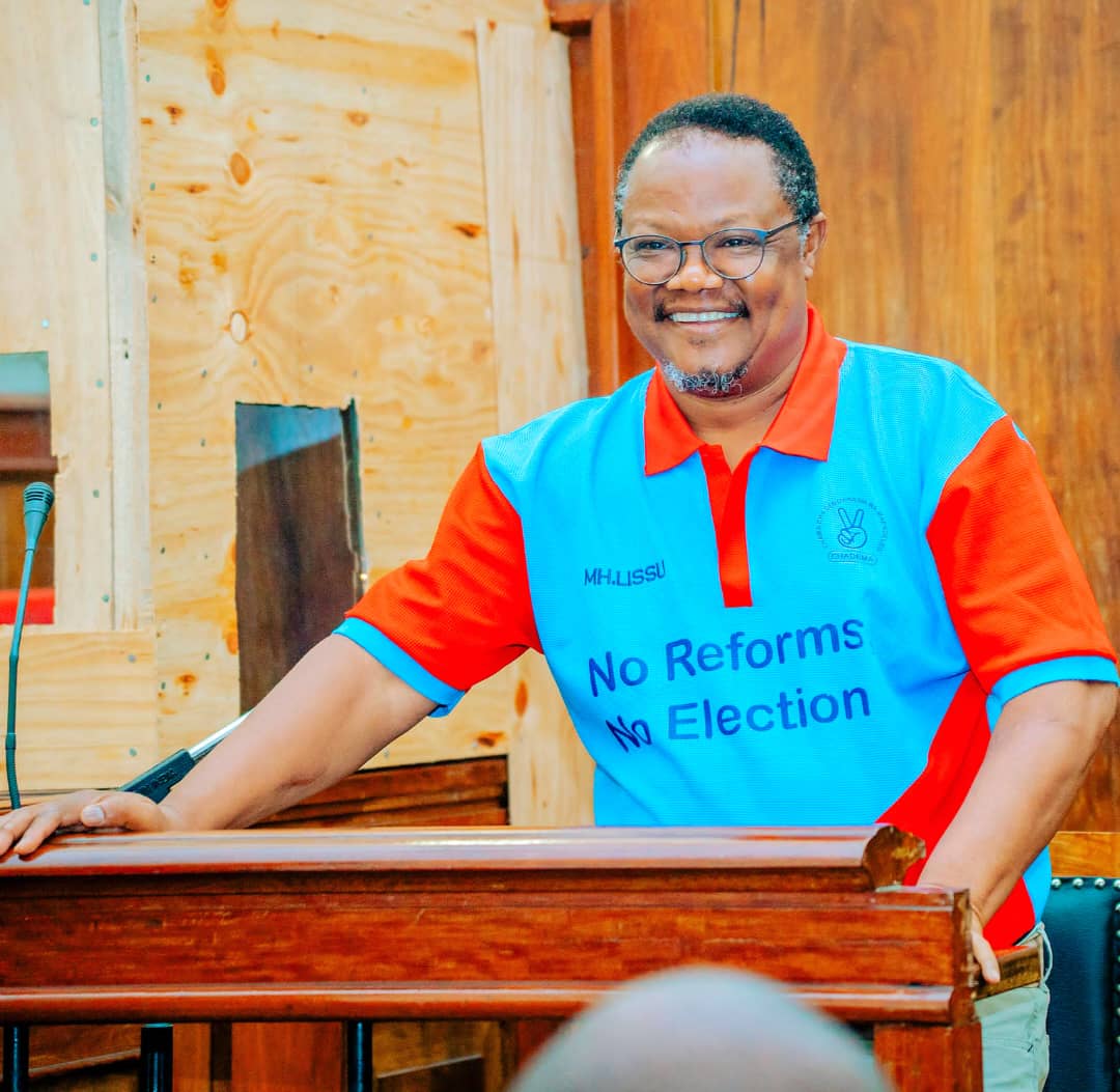 EmmanuelMa30199's tweet image. Huyu kiongozi aliwakatalia Wauaji na wanyonyaji wa Nchi yetu kwa kuwaambia watanzania wasiingie kwenye uchaguzi umbao utapelekea wao kuuwawa wakidai haki ya kuchagua viongozi  wanaowataka. Kwani watauwawa

Wtz wakamsikiliza, wakasusia,uchaguzi Kwa Hasira muuaji akaamua KUWAUA