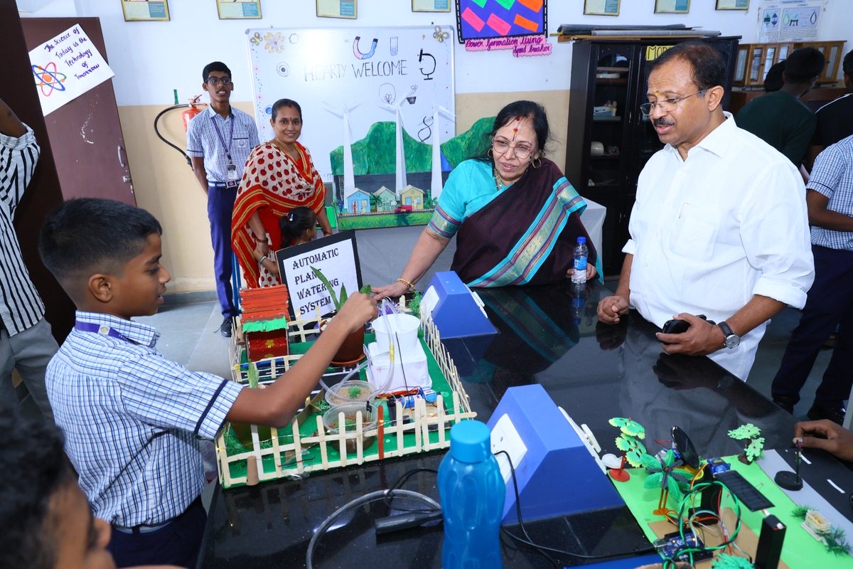 VMBJP's tweet photo. Inaugurated the ‘Ek Bharat–Shreshtha Bharat’ exhibition at Mahatma Gandhi Vidyalaya, under the management of DBHPS, Chennai. The innovative ideas of our youth are truly promising for the journey towards #ViksitBharat.
#DBHPS #Chennai
@PMOIndia @AmitShah @JPNadda
@BJP4India https://t.co/mDVPXIjMOU