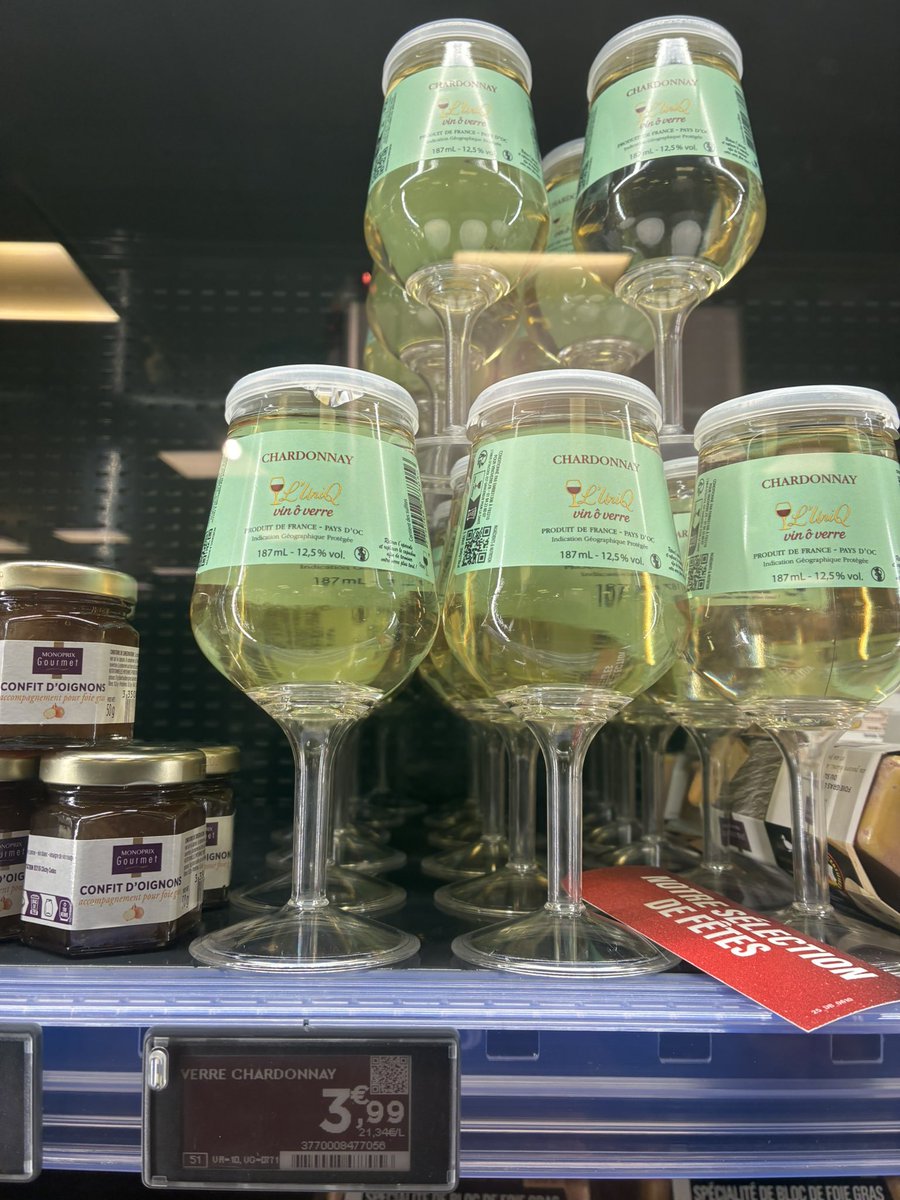 Mais qui achète cette connerie? T’es déjà au magasin prend un cubi et encule toi le au bord du canal le con de ta mère