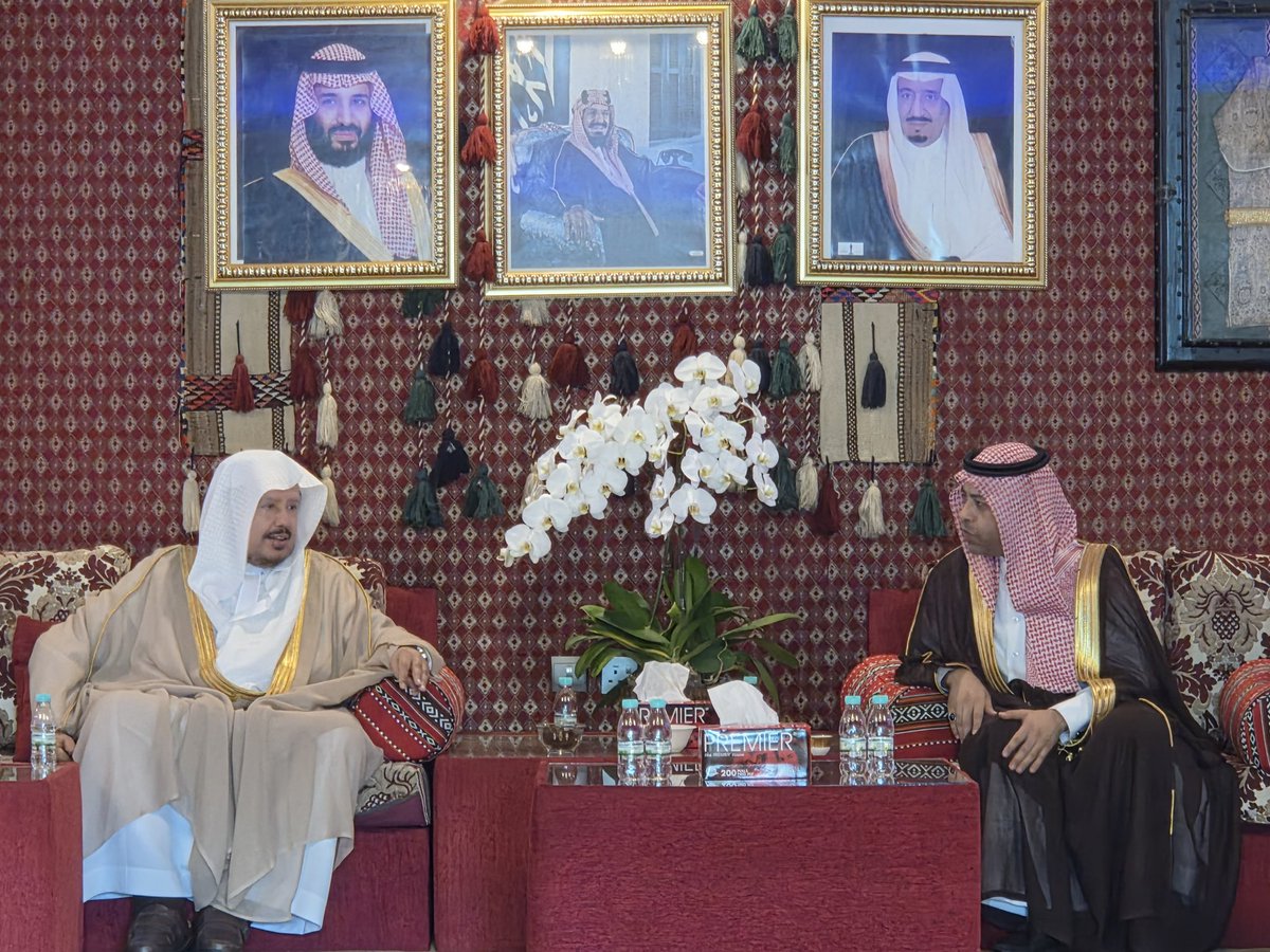 القائم بالأعمال بسفارة خادم الحرمين الشريفين لدى مملكة ماليزيا يوسف العودة يقيم مأدبة غداء على شرف معالي #رئيس_مجلس_الشورى الشيخ الدكتور عبد الله بن محمد بن إبراهيم آل الشيخ، وذلك خلال الزيارة الرسمية التي يقوم بها معاليه على رأس وفد من المجلس إلى ماليزيا.