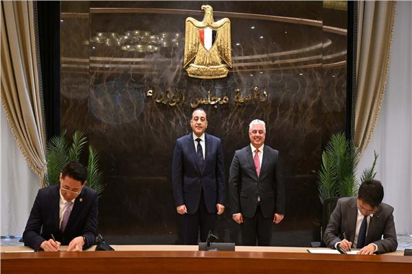 استثمارات بـ 1.15 مليار دولار و5400 فرصة عمل جديدة بقناة السويس.. مدبولي يشهد توقيع 3 مشروعات صناعية.. عاجل 