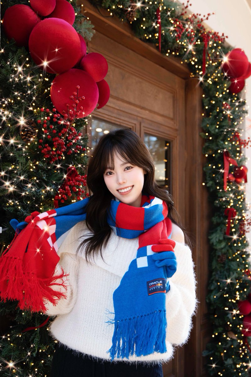 gate_mina's tweet photo. 这一年飞过不少地方，也看过很多风景。

今天晚上的平安夜，希望大家都能慢一点，把心交给温暖，把期待留给明天。

愿灯光亮起的时候，好运也刚好在路上✨

------------------------------------------------------

올 한 해, 많은 곳을 여행하며 다양한 풍경을 만났어요.

오늘 밤, 크리스마스 이브에는
조금 천천히 걸으며 마음은 따뜻함에 맡기고,
기대는 내일에 남겨두길 바라요.

불��이 켜질 때, 행운도 함께 길 위에 있기를 ✨

------------------------------------------------------

This year, I’ve traveled to many places and seen so many beautiful views.

On this Christmas Eve, I hope everyone can slow down a little —
let your heart rest in warmth, and leave your hopes for tomorrow.

May good luck be on its way as the lights begin to glow ✨

#GateMerryChristmas #Christmas2025 #ChristmasEve