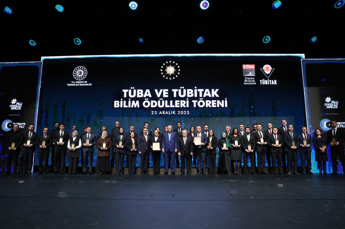"Hem bilimdeki güncel gelişmeleri anbean takip etmek, bunları özümsemek hem de milli kimliğimize münhasır fikir, eserlerle geleceğimizi inşa etmek zorundayız"

Cumhurbaşkanımız Sayın Recep Tayyip Erdoğan, 2025 TÜBA ve TÜBİTAK Bilim Ödülleri Töreni'ne katıldı.