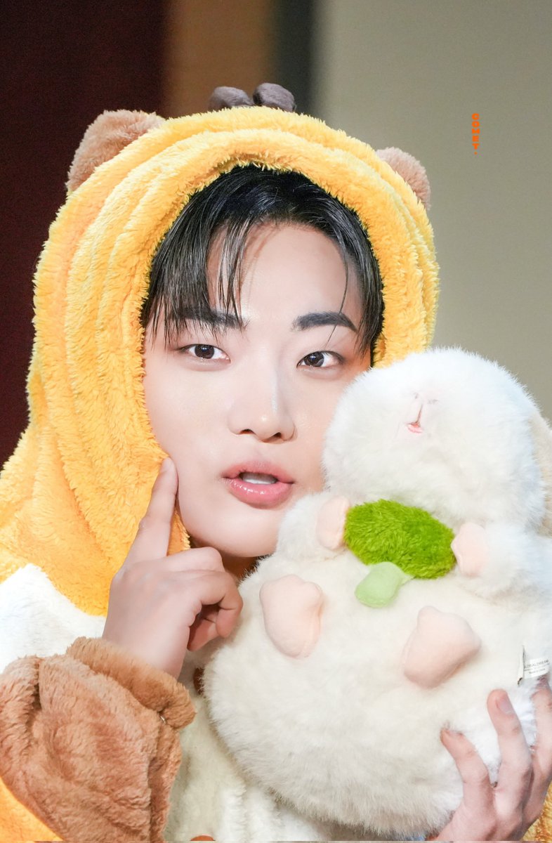 COMETion_'s tweet image. 생일 축하해 나의 기니♡
#언제나_퓨즈의_첫눈이션
#HOLLY_JOLLY_ETIONDAY