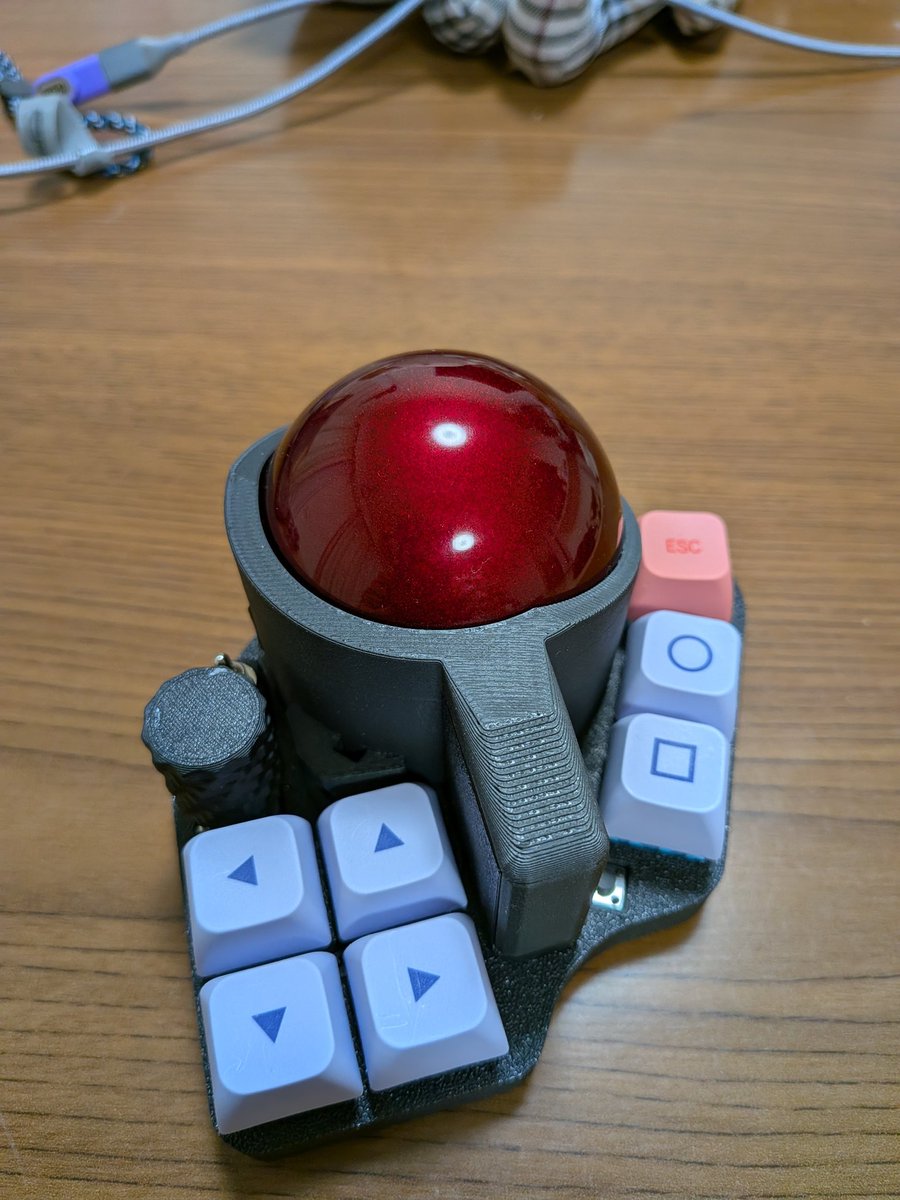 bug_zero's tweet photo. 感動、出来た。
右下のキーが反応しなかったけど、ダイオードをはんだし直したら動いた。
#MoooseMini https://t.co/pYsQySCjds