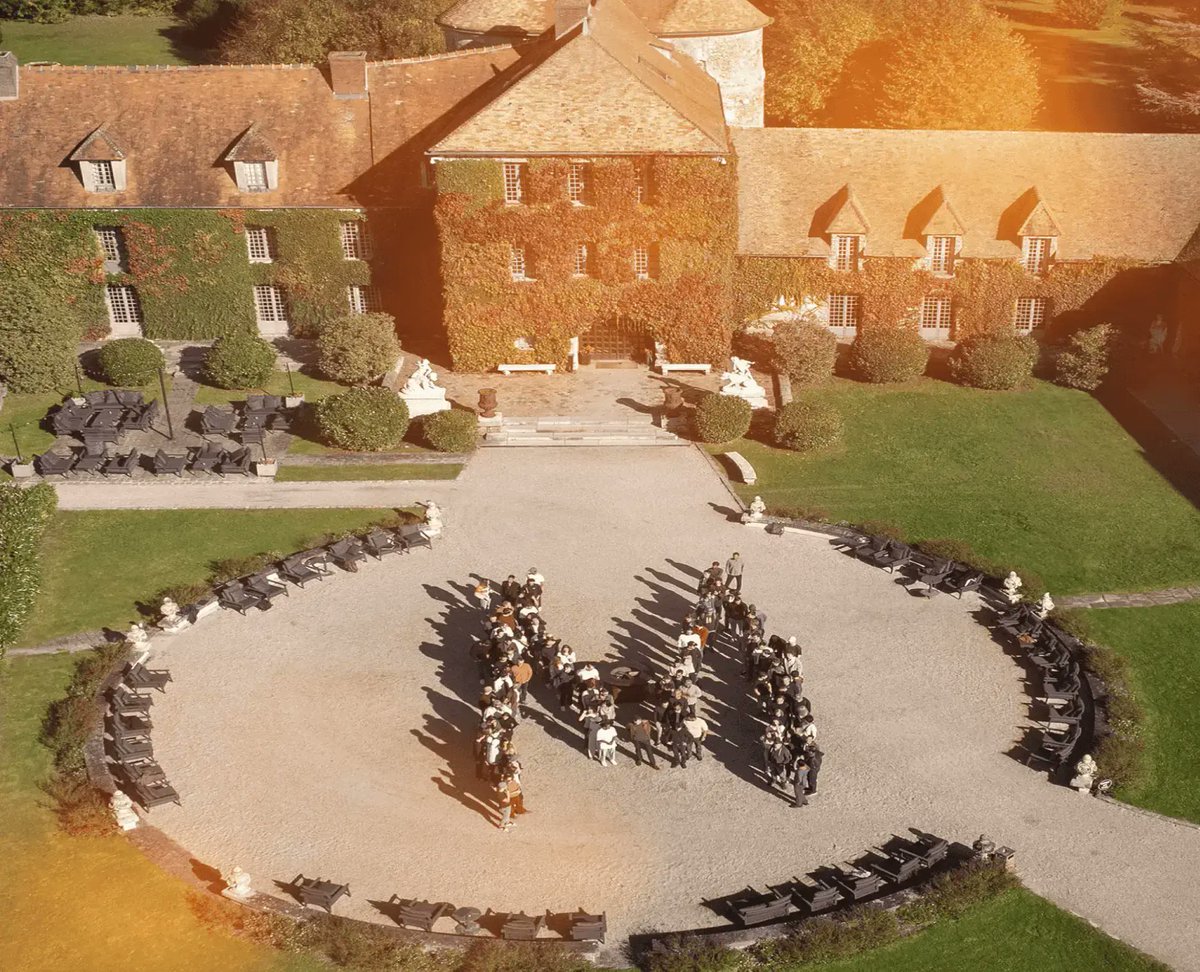 Exciting Career opportunities for new grads: 
<a href="/MistralAI/">Mistral AI</a> 's Future AI Global Leaders Program, a one-year program for 30 recent graduates and PhDs who want to bridge the gap between research, engineering and real-world impact.

This is a unique opportunity to collaborate closely