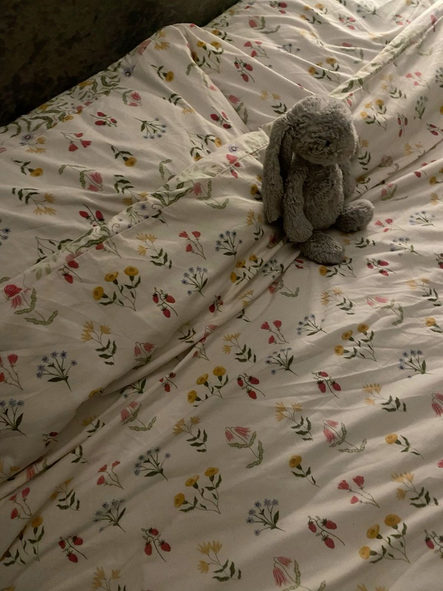 fleurevs's tweet image. Back home with my parents at South Korea = clearer skin. (Also, proof of life!) 😸