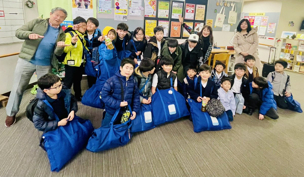 chorus_tfmbc's tweet photo. 先日、横浜の戸塚柏桜荘にお招き頂いてクリスマスコンサートをして参りました🎄🎶
お客様の熱い反応に団員達もにこにこ🎶素敵なご縁に心より感謝を✨

明日24日は帝国ホテルクリスマスコンサート🎵
17:30-18:00
本館1階ラウンジ
ロビーでもお聴き頂けます♪
ピアノは谷川賢作さん🎹
ぜひおいでください https://t.co/d1iQ13md0W