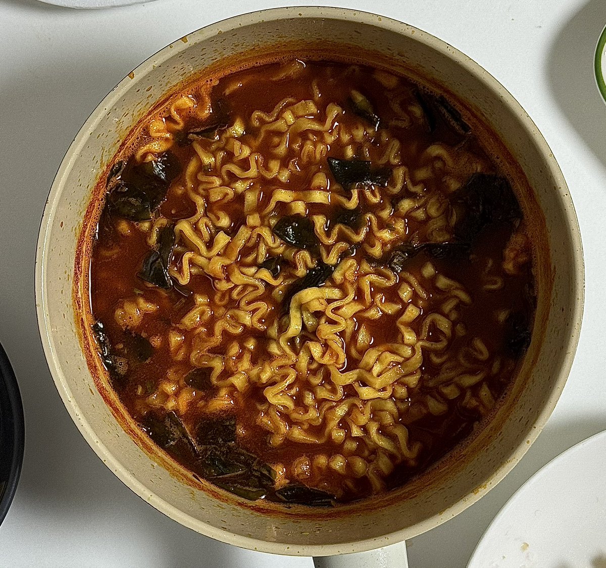 banjjok2's tweet photo. 불닭탕면으로 드뎌 불닭미역탕면 해먹었어여
…꼳 “불닭탕면”으로 해드시길
먼가 감칠맛이 더 있어여
치즈죽을 위해서라도 꼭 불미탕을 드십시오.
체다+모짜 섞어서 하면 진짜 하룰라라 가여
체다 2:모짜 2~3이 딱인 듯여 https://t.co/2wrrVrj1u3