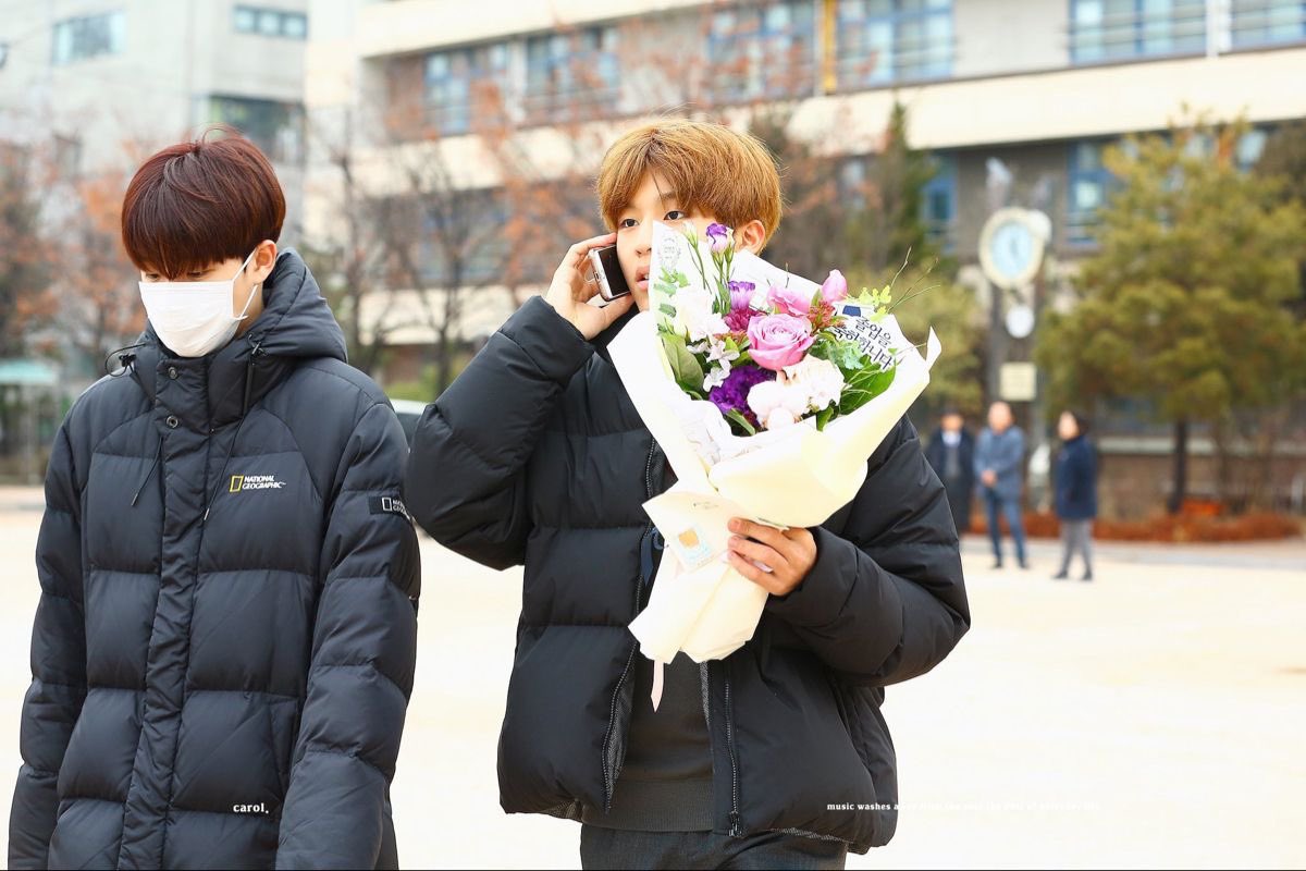 kiss_dodo0's tweet photo. 박정우 중학교졸업식 간 갓스물 박지훈 믕믕력 ㅈㄴ귀엽다 그냥 믕믕믕믕믕므야 https://t.co/cMigXeiPPb