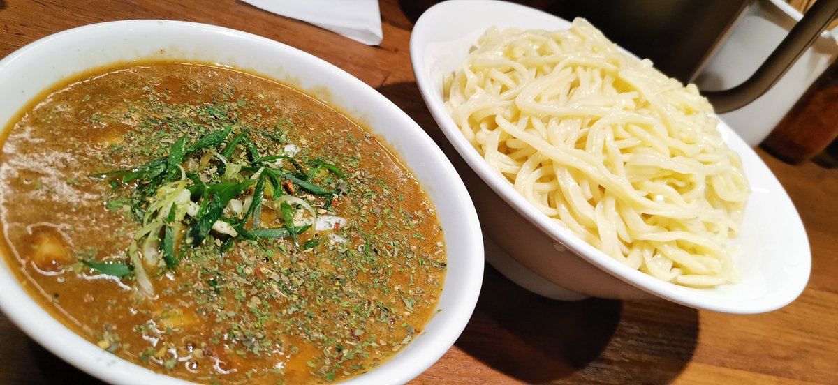 occult_asuramen's tweet photo. 麺好獅子團
@小川町

休業とSNSでみて、その前に！
いや～、この感じのカレーつけ麺は他に無いから個人的に困るぅ〜

再開を信じて、今日は特盛に。
この味を腹に刻んで置きました♪ https://t.co/SEPwxPJEWX