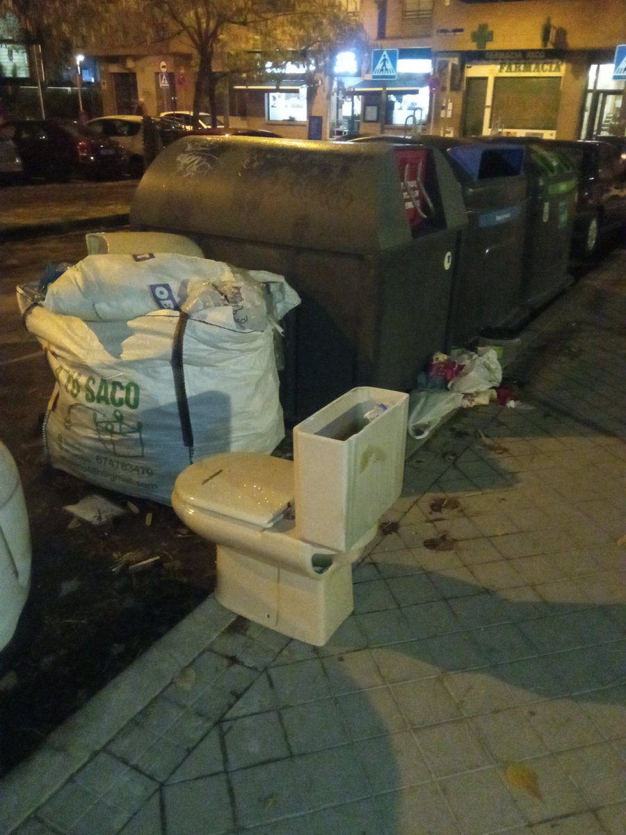 <a href="/Lineamadrid/">Línea Madrid</a> 🤔❓¿Pueden confirmar que a partir del 1 enero 2026 ya no se podrán hacer avisos de limpieza, recogida residuos, limpieza de pintadas, etc. a través de X/twitter <a href="/Lineamadrid/">Línea Madrid</a> ? ¿Están cerrando una de las principales vías para mejorar Madrid? <a href="/Mtnezparamo/">José A Mtnez Páramo</a> <a href="/bcarabante/">Borja Carabante</a> <a href="/AlmeidaPP_/">José Luis Martínez-Almeida</a>