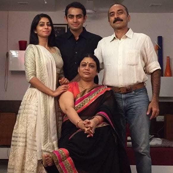 जबसे भाजपा आई है तबसे बलात्कारी - 

आसाराम बाहर
रामरहीम बाहर
कुलदीप सिंह सेंगर बाहर
बिल्किस बनो रेपिस्ट बाहर
हाथरस रेपिस्ट बाहर

पर्यावरणविद सोनम वांगचुंग अंदर
समाजसेवी अमिताभ ठाकुर अंदर
संजीव भट्ट अंदर।
अनगिनत सामाजिक कार्यकर्ता अंदर।

जो भी देश समाज की बात करेगा वो अंदर जाएगा।