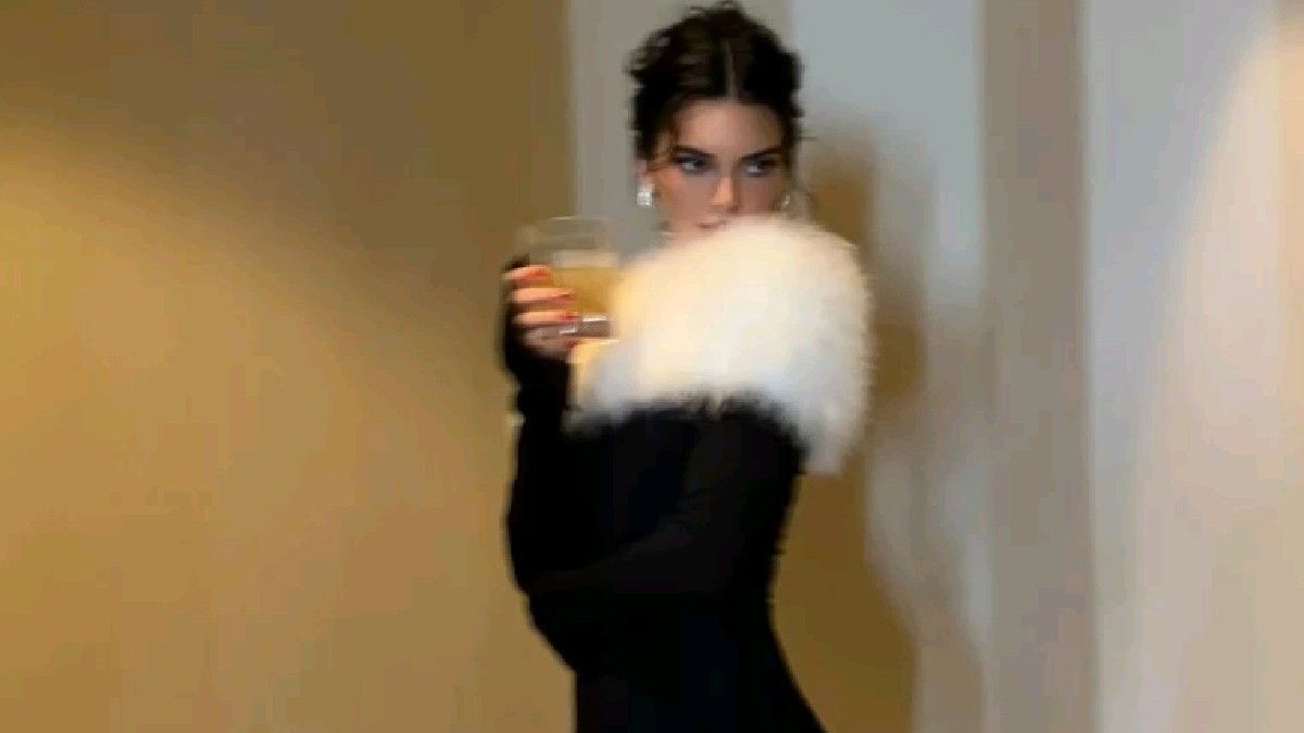 archivekend's tweet image. kendall jenner wearing louis feraud fw 1997