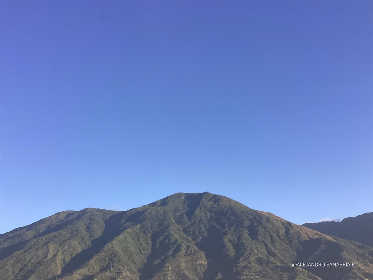 AlexSanabriaR's tweet photo. El #Avila amanecer #23D #Venezuela https://t.co/8QKANaThCt