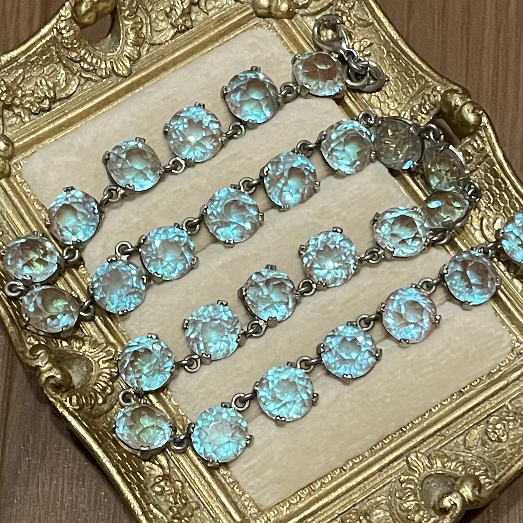 サフィレットのネックレス キラキラ 海色 人気のシーブルー