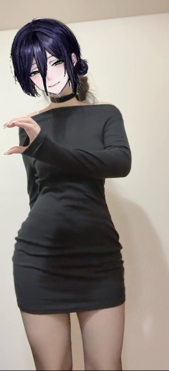 蕾潔私服好香.. 看見後秒下訂單♡
因為頭髮太多太長了塞不進假髮所以就亂盤起來(>///<)
#蕾潔