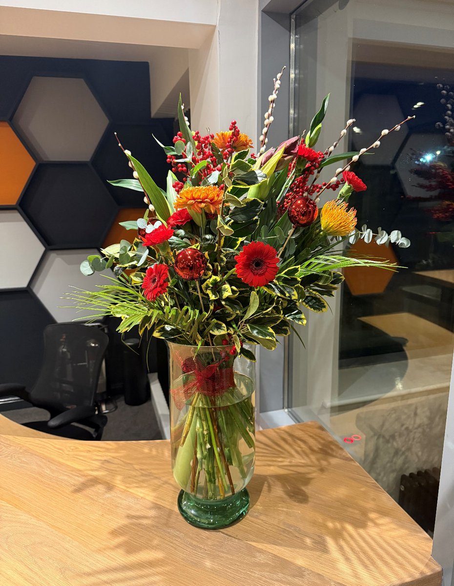 BAPPforBolts's tweet photo. Thank you to Tulip Flowers for supplying  our HQ reception flowers this year. They look and smell amazing 🌺 

Obviously we prefer the bouquets with orange in the best 🧡

https://t.co/1mCQx5Y979 https://t.co/OFDoKjaNcL