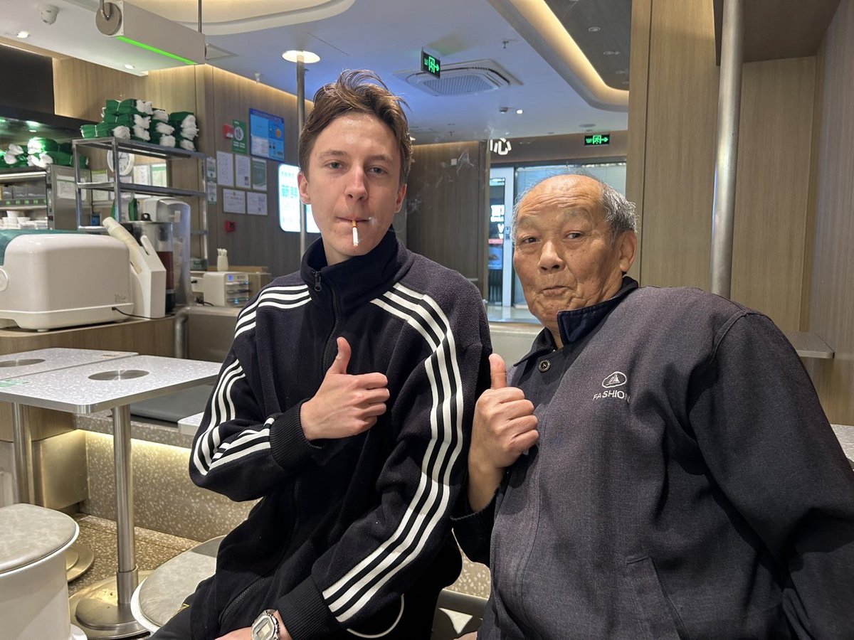 chelleos tweet media