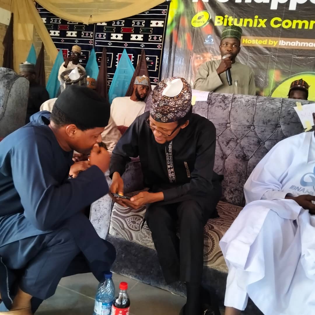 baba_jnr0's tweet image. 😊 Wow,Big shoutout to Bitunix for an incredible meetup in BirninKudu, Jigawa State! 🙌 The knowledge shared was 🔥 and I'm hyped to share it with my community. If you're looking for a game-changing app, download Bitunix now! 🚀 #Bitunix #Innovation  #bitunixMEETUPNG