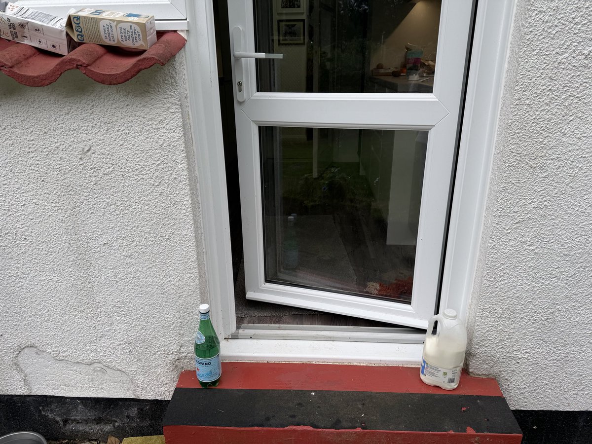 peterthoro's tweet photo. Wickes new fridge freezer £700. No attempt to resolve https://t.co/wag9UPi1qX