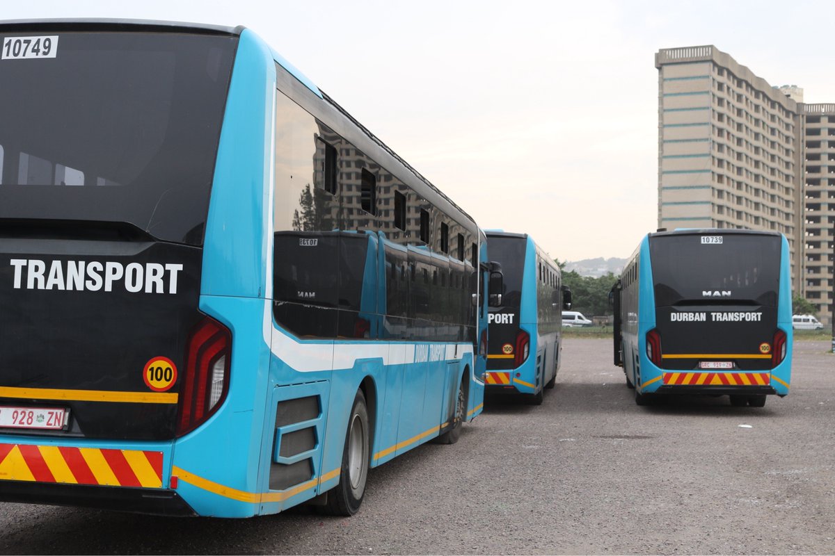 eThekwiniM's tweet photo. Uma nihamba ngetekisi noma nge bus nivakashele ema beach aseThekwini, ikhona indawo yokupaka amatekisi evulekile, bese nigitshezwa amabhasi mahhala anibeke ebhishi aphinde anilande futhi. Lendawo yokupaka iphephile kakhulu. Indawo yokupaka ise Old Drive Inn Site ekhoneni lika Sandile Thusi no Sylvester Ntuli Road.