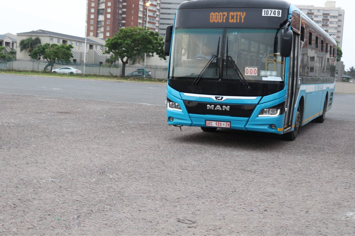 eThekwiniM's tweet photo. Uma nihamba ngetekisi noma nge bus nivakashele ema beach aseThekwini, ikhona indawo yokupaka amatekisi evulekile, bese nigitshezwa amabhasi mahhala anibeke ebhishi aphinde anilande futhi. Lendawo yokupaka iphephile kakhulu. Indawo yokupaka ise Old Drive Inn Site ekhoneni lika Sandile Thusi no Sylvester Ntuli Road.