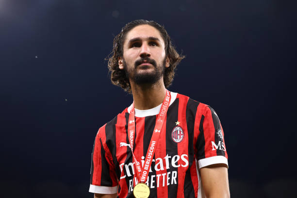 😐 It's now official: all players from the 2022 summer transfer window have left:

🇧🇪 Divock Origi
🇧🇪 De Ketelaere
🇧🇪 Vranckx
🇮🇹 Pobega (Back loan)
🇮🇹 Florenzi
🇮🇹 Mirante
🇩🇿 Yacine Adli
🇩🇪 Thiaw
🇺🇸 Sergiño Dest