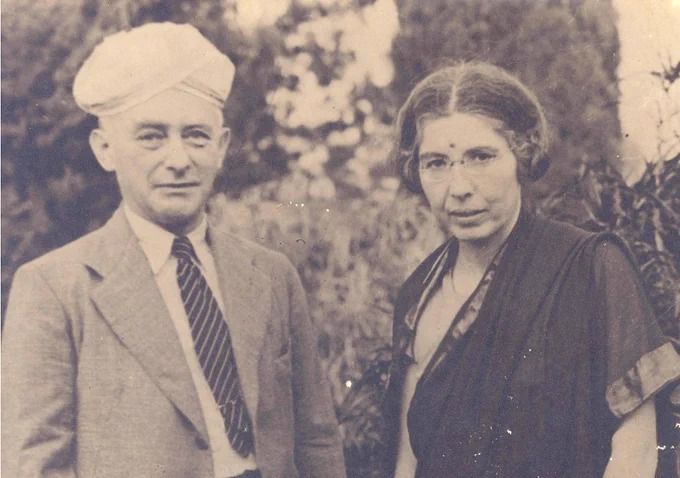 PhysInHistory's tweet photo. 1937: Physicist Max Born and his wife Hedi Born in Indian attire, Bangalore.

[Courtesy of Mrs Usha Ramaiah] https://t.co/Whjd1GEd89