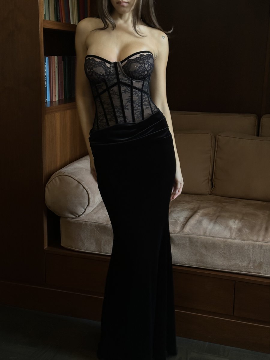 HouseOfCB's tweet image. Order by December 24th for free delivery, just in time for NYE🍾