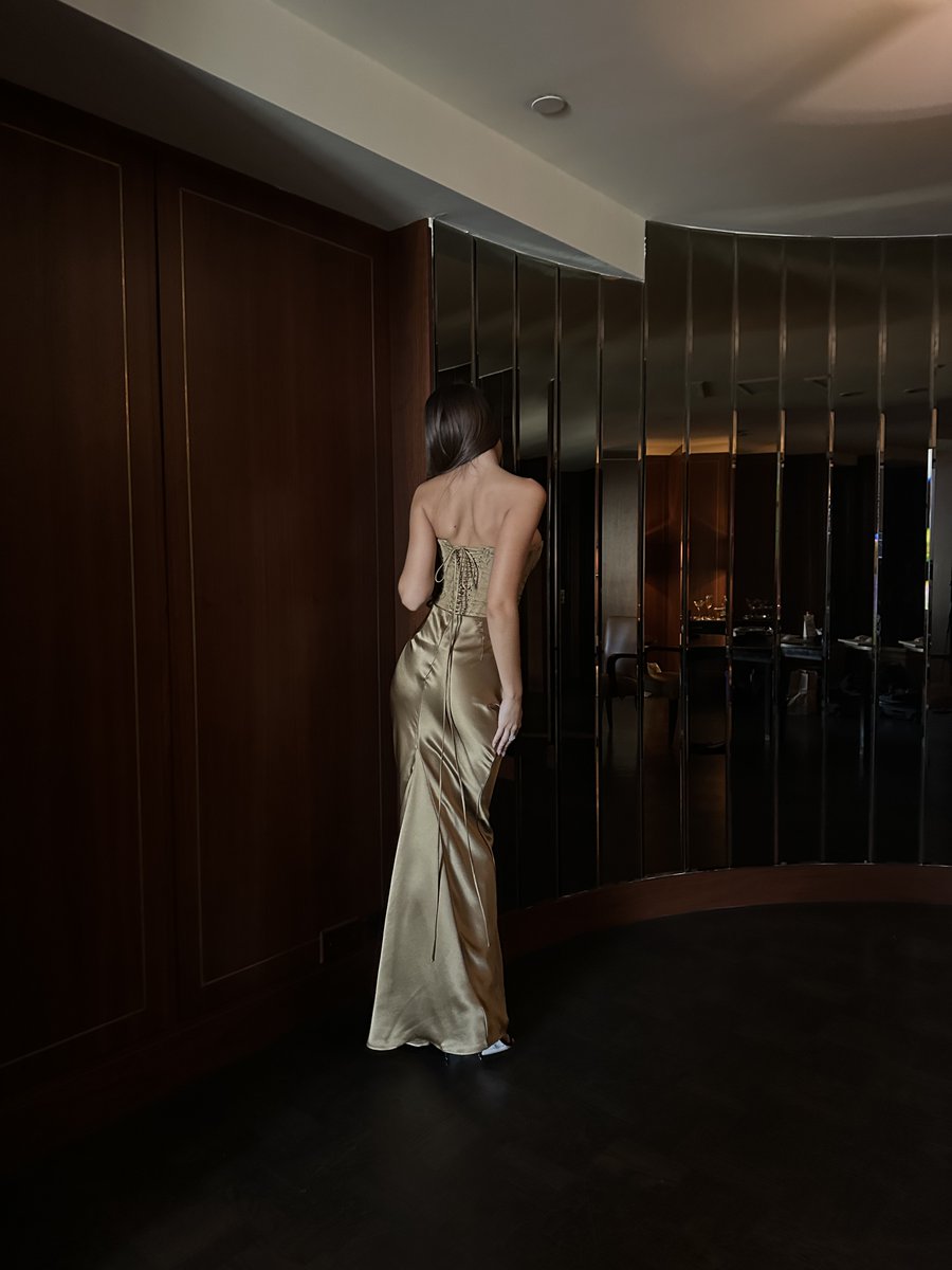 HouseOfCB's tweet image. Order by December 24th for free delivery, just in time for NYE🍾