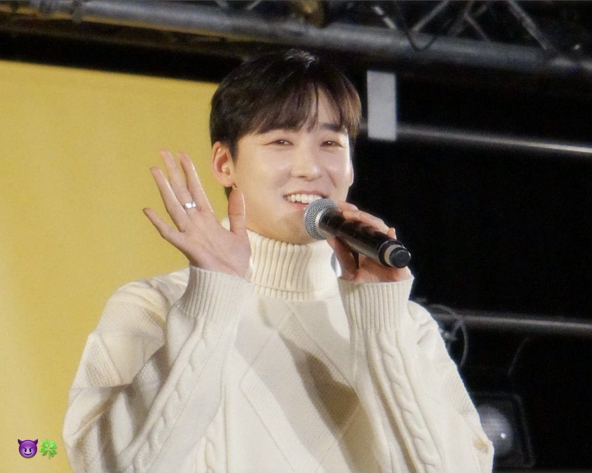 ri0205ch's tweet photo. UX1 1st Single [#HALO] 
RELEASE EVENT IN JAPAN 2025.6.12.23 1部

天使様ケビンを拝めて本当に幸せな気持ちでしたー！歌がうますぎて人間性良すぎて最高😭大好き❤
当然フンミンもキソプも完璧にかっこよかった！
リリイベ行けてよかったー😭

@kevinwoo91
#UX1 https://t.co/VeZzdXoZBQ